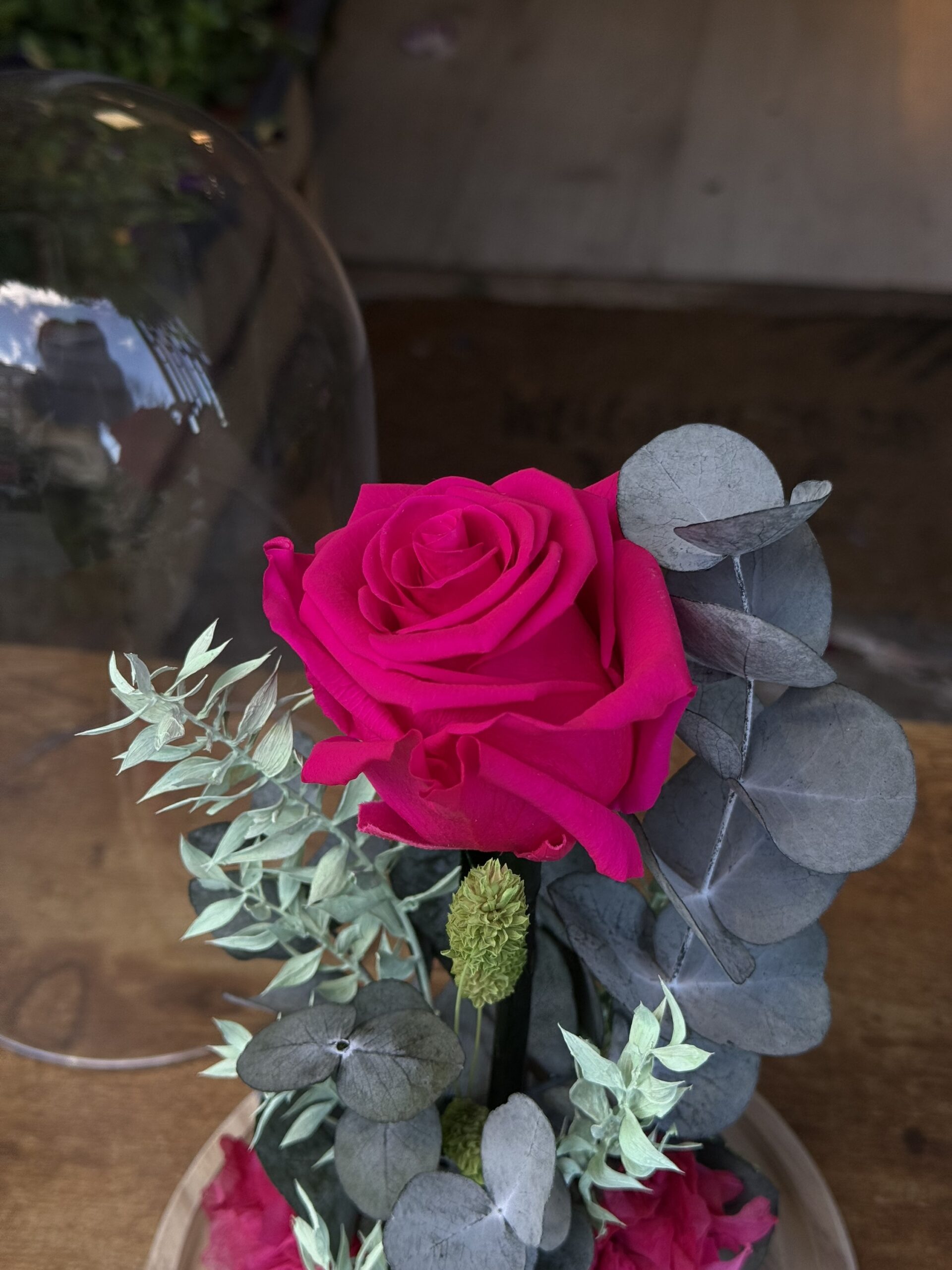 Cúpula de cristal con rosa preservada fucsia - Imagen 4