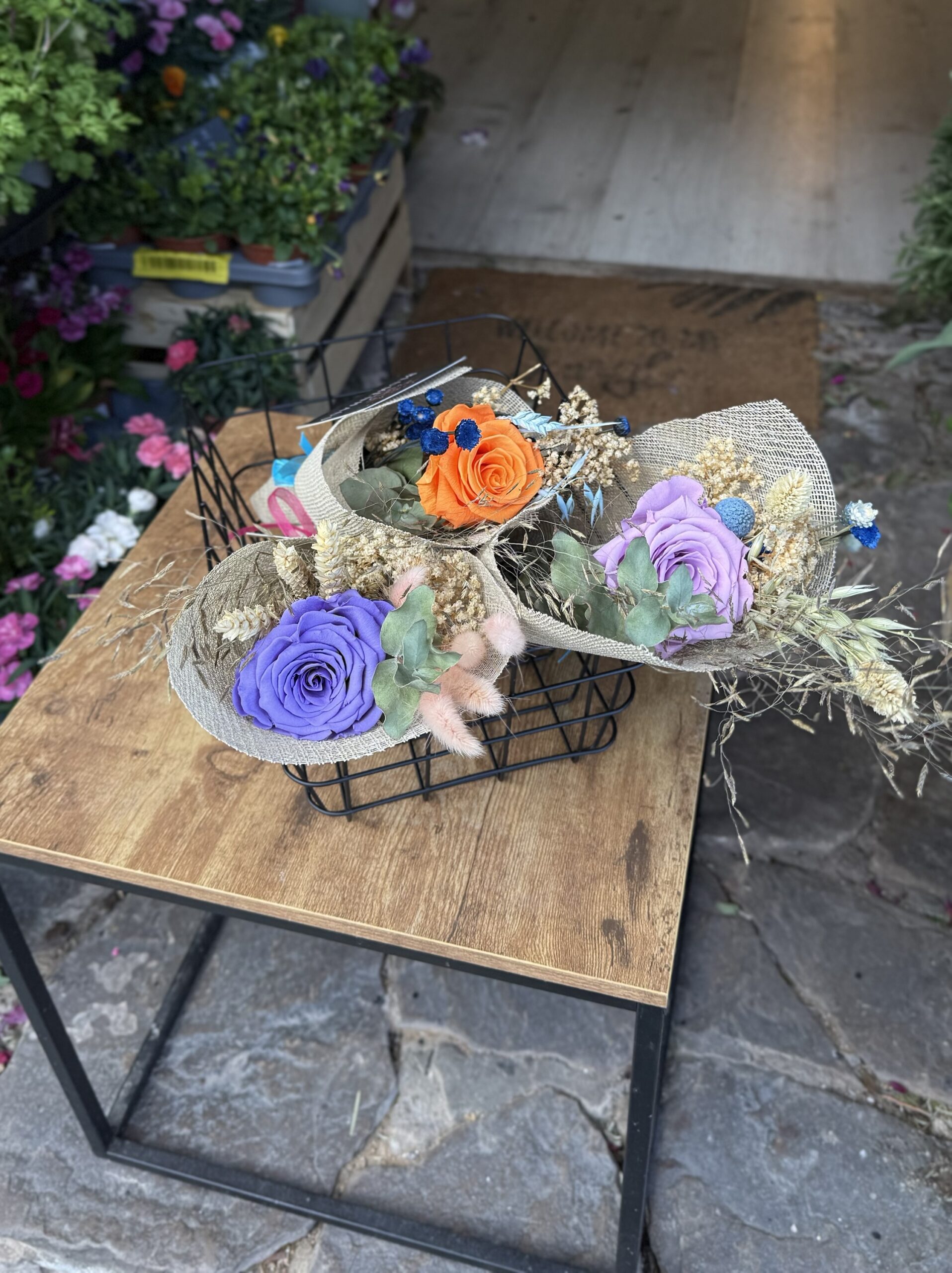 Rosa preservada con decoración rústica - Imagen 2