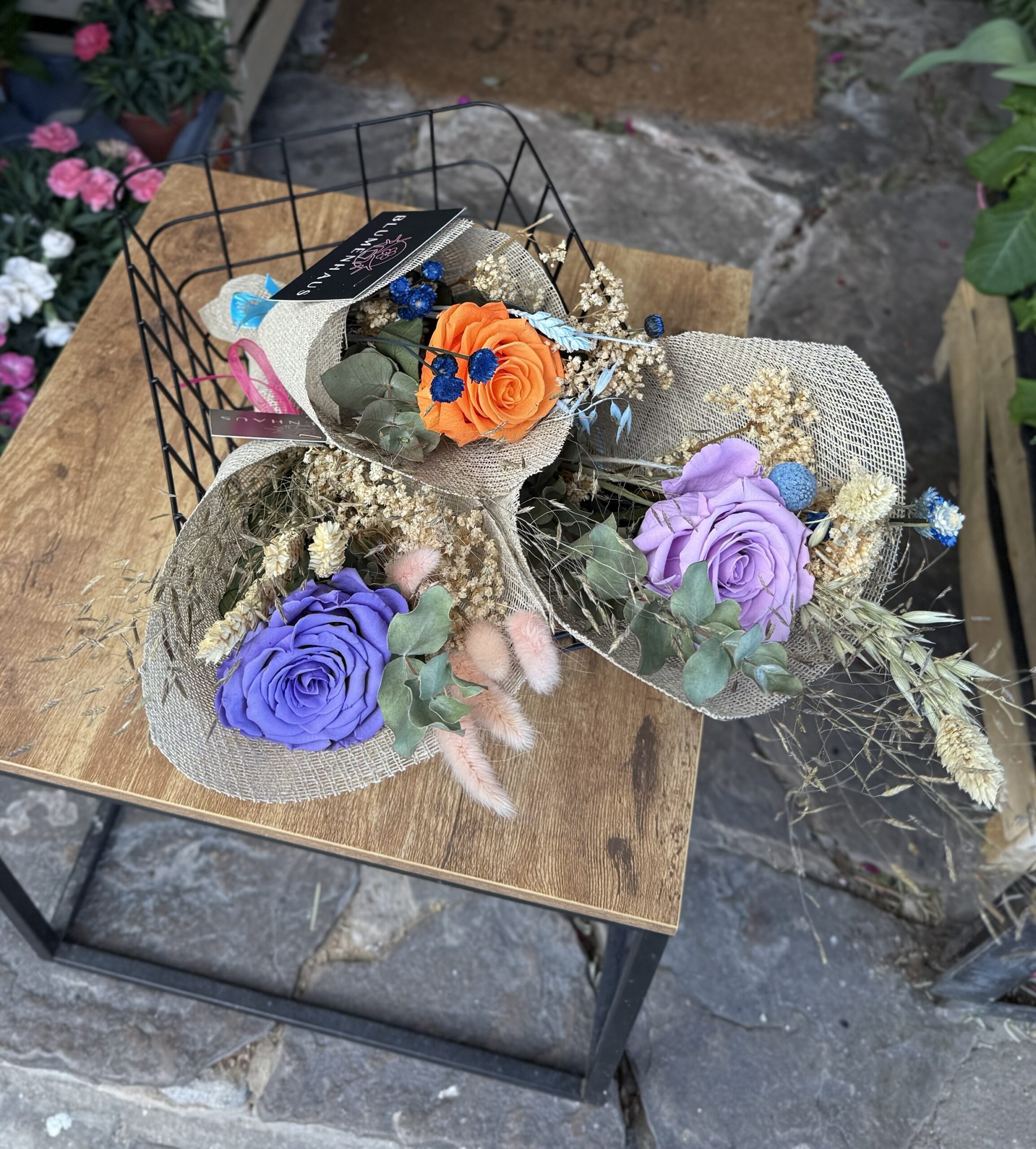 Rosa preservada con decoración rústica