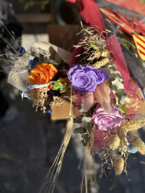 Rosa preservada de Sant Jordi con decoración rústica