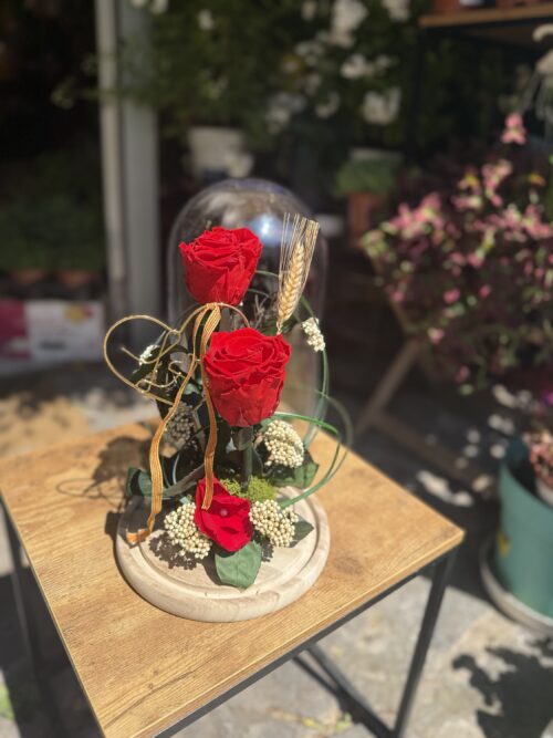 Cúpula de Sant Jordi con 2 rosas