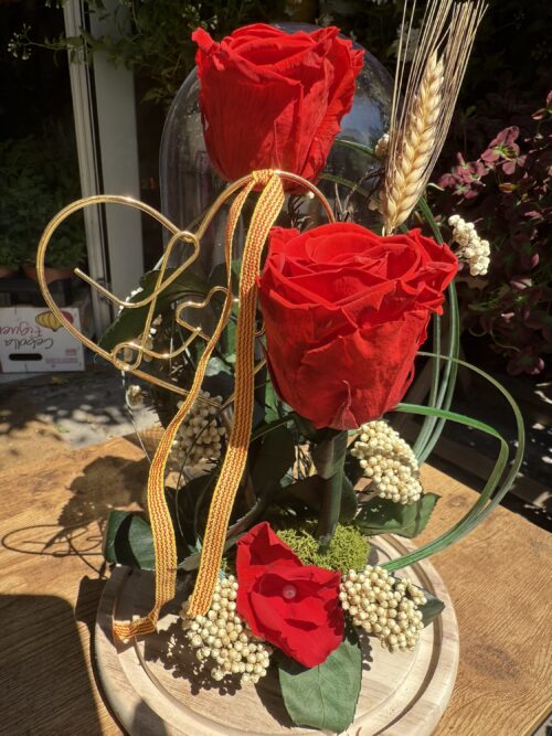 Cúpula de Sant Jordi con 2 rosas